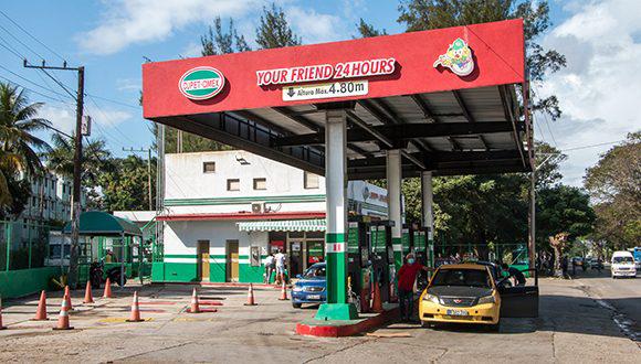 Lee más sobre el artículo Comienza nueva forma de venta de gasolina en todos los servicentros del país