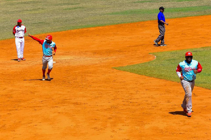 Lee más sobre el artículo Ciego de Ávila aplasta 21-2 a Santiago de Cuba en Liga Élite de Béisbol