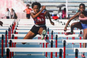 Lee más sobre el artículo Greisys Roble dio la nota en el Memorial Molina de Atletismo