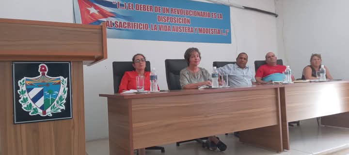Lee más sobre el artículo Intercambian en Morón con directora del Centro de Estudios Sociopolíticos del Partido