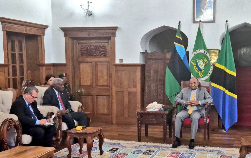 Lee más sobre el artículo Dialogó Esteban Lazo con Presidente de Zanzíbar