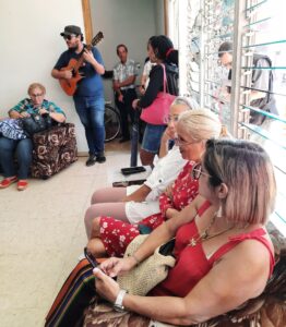 Lee más sobre el artículo Agasajan a féminas de la radio en Jornada por el Día de la Prensa