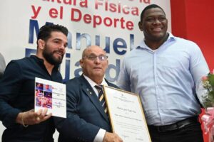 Lee más sobre el artículo Justo homenaje a personalidades del deporte cubano