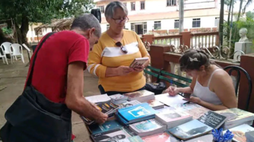 Lee más sobre el artículo Fiesta literaria en Primero de Enero
