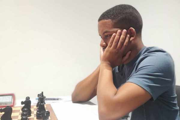 En este momento estás viendo Cubano Dylan Berdayes entre los líderes del Capablanca de Ajedrez