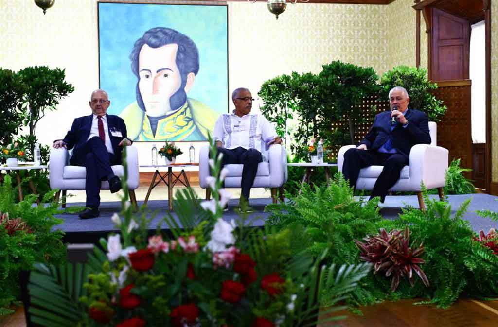 En este momento estás viendo Finaliza seminario sobre fenómeno migratorio caso: Cuba-Venezuela (+Foto)