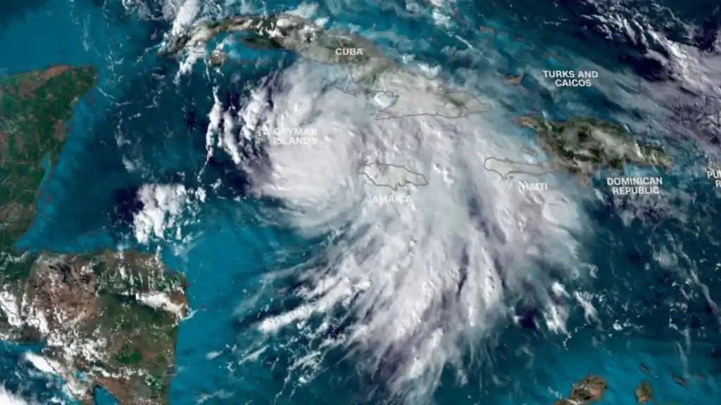 En este momento estás viendo Meteorólogos giran su mirada hacia venidera temporada ciclónica 2025