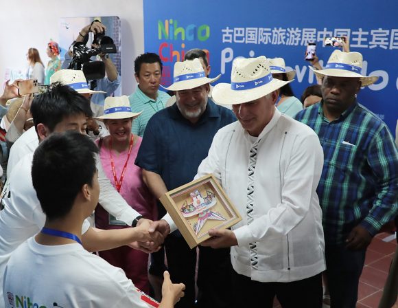 En este momento estás viendo Presidente Díaz-Canel recorre Feria Internacional del Turismo FITCuba 2025