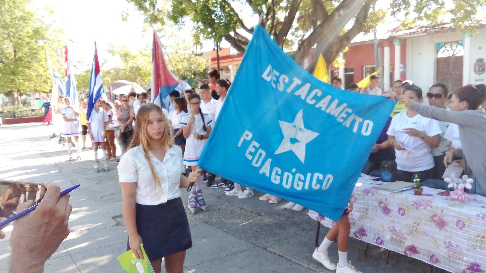 En este momento estás viendo Abanderan a estudiantes de noveno grado acogidos a carreras pedagógicas