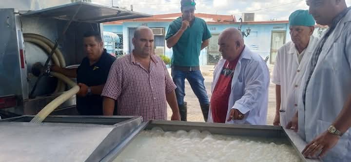 En este momento estás viendo Chequean la situación productiva del Combinado Lácteo de Morón