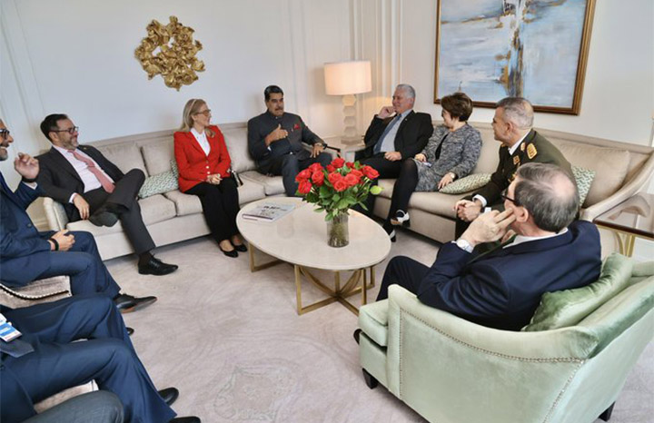 En este momento estás viendo Se reúne Díaz-Canel en Rusia con presidente de Venezuela