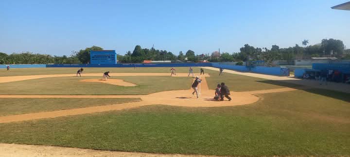 En este momento estás viendo Duelo entre Morón y Bolivia en el inicio del Campeonato Provincial de Béisbol
