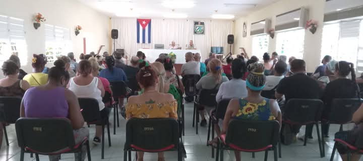 En este momento estás viendo Analizan temas de interés con directores de empresas y entidades