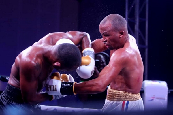 Cubanos retienen fajas en el boxeo profesional