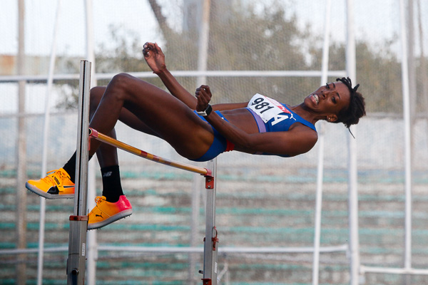 En este momento estás viendo Buenas marcas y deudas en cierre del Barrientos de Atletismo