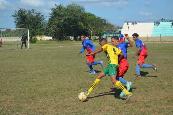 Lee más sobre el artículo Ciego de Ávila desplaza a Camagüey en Apertura de Fútbol