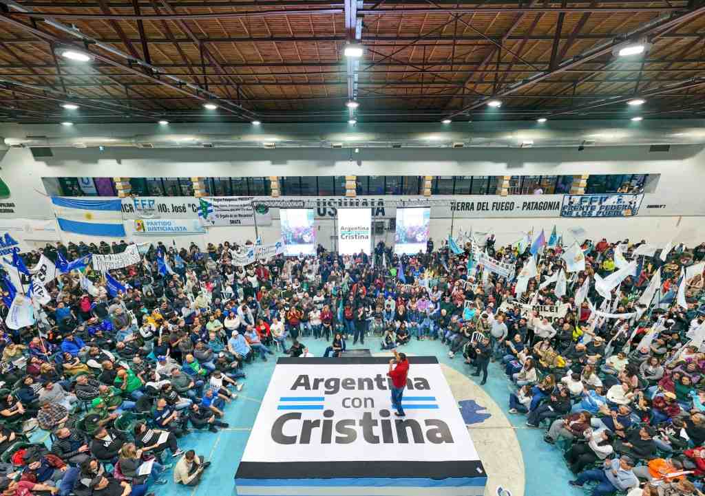 En este momento estás viendo Prosigue apoyo público a Cristina Fernández en Argentina