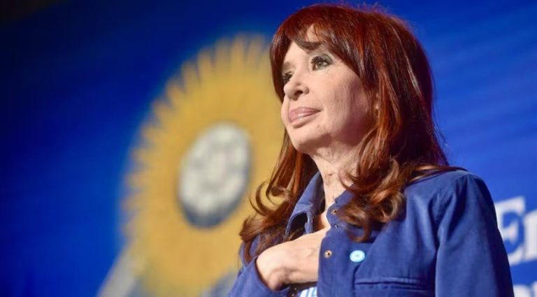 En este momento estás viendo Cristina Fernandez: “Pueden encerrarme a mi pero no podrán encerrar a todo el pueblo argentino”