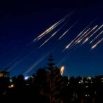 Irán lanza nueva ronda de misiles, Israel bombardea ciudades