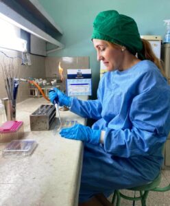 Lee más sobre el artículo Estudio revela el impacto de bacterias maternas en enfermedades respiratorias en neonatos