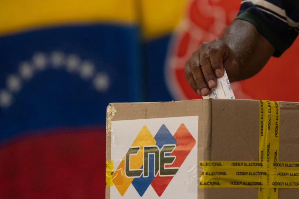 En este momento estás viendo Concluyen postulaciones en Venezuela para comicios del 27 de julio (+Fotos)