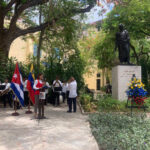 Con ofrenda floral, rinden homenaje a Simón Bolívar