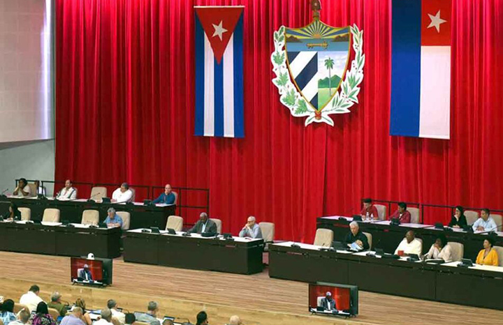 En este momento estás viendo Cuban Parliament Analyses National Energy Recovery