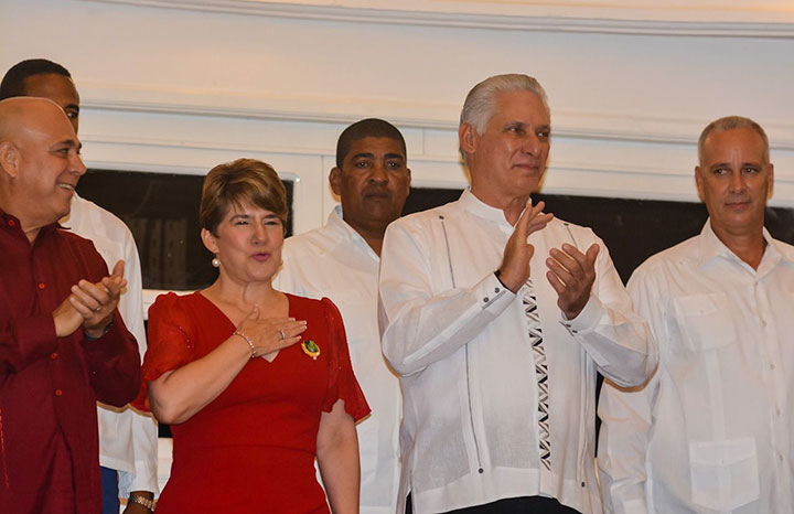 En este momento estás viendo Asiste Díaz-Canel a gala para honrar los hechos del 26 de Julio
