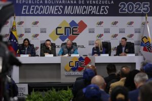 Lee más sobre el artículo Fuerzas chavistas ganaron mayoría de alcaldías de Venezuela (+Fotos)
