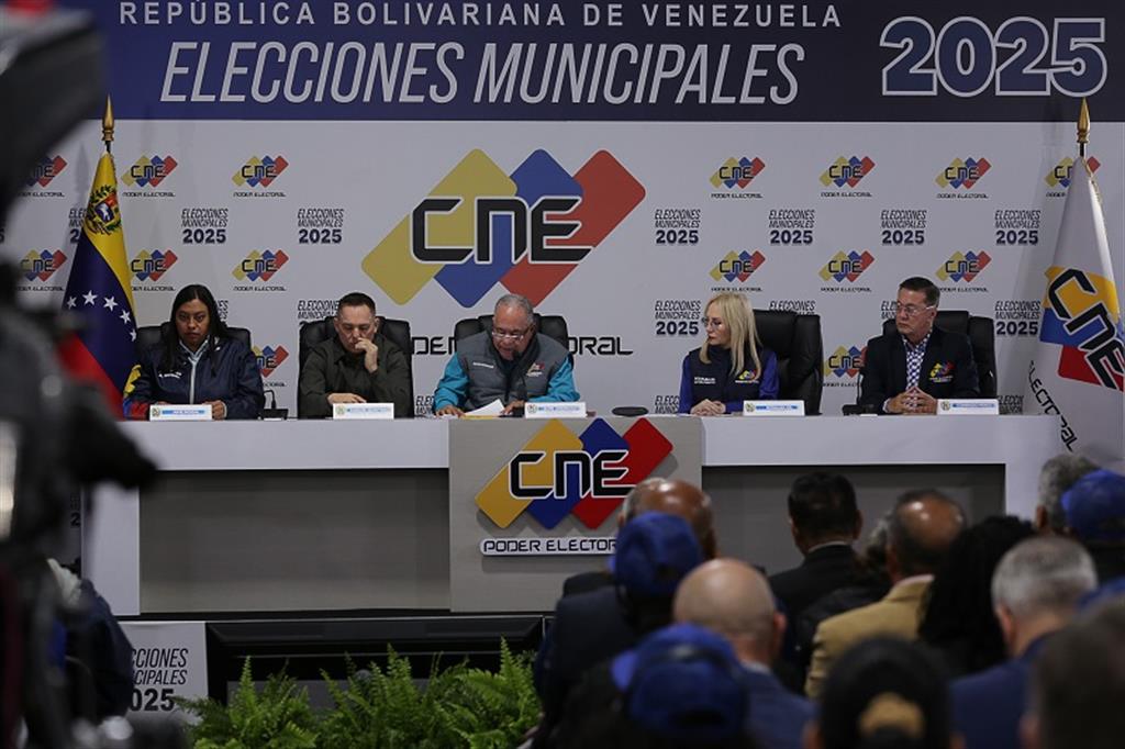 Lee más sobre el artículo Fuerzas chavistas ganaron mayoría de alcaldías de Venezuela (+Fotos)