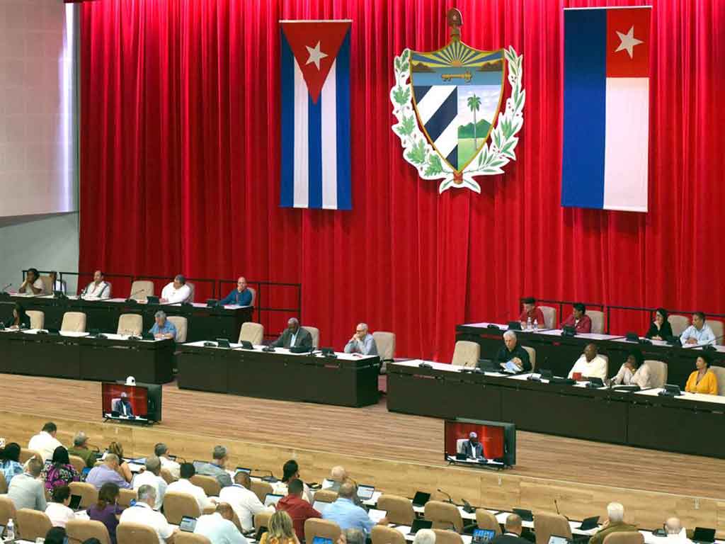 En este momento estás viendo Parlamento cubano debate agenda clave antes de sesiones