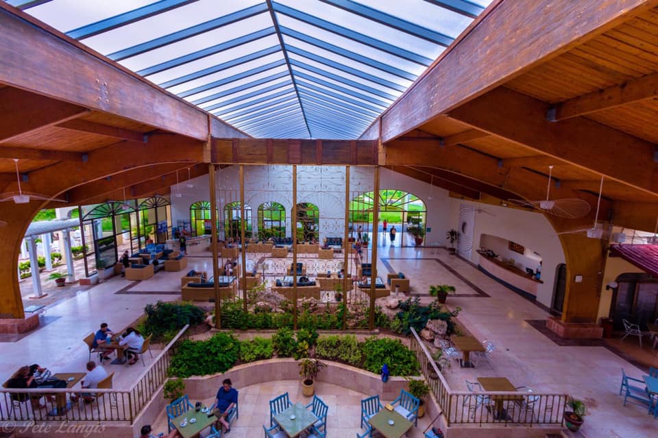 Lee más sobre el artículo Hotel Iberostar Daiquirí: pilar del desarrollo turístico en Jardines del Rey