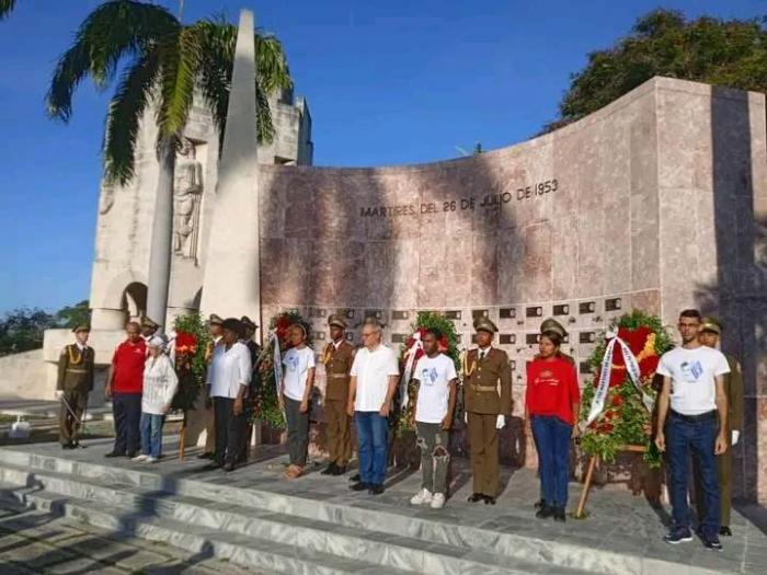 En este momento estás viendo A los mártires de la Revolución, el homenaje de Santiago
