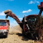 Laboran trabajadores del transporte azucarero en conservación y reparación del equipamiento