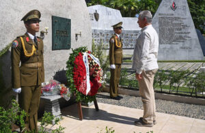 Lee más sobre el artículo Homenaje de Díaz-Canel a Fidel en Santa Ifigenia