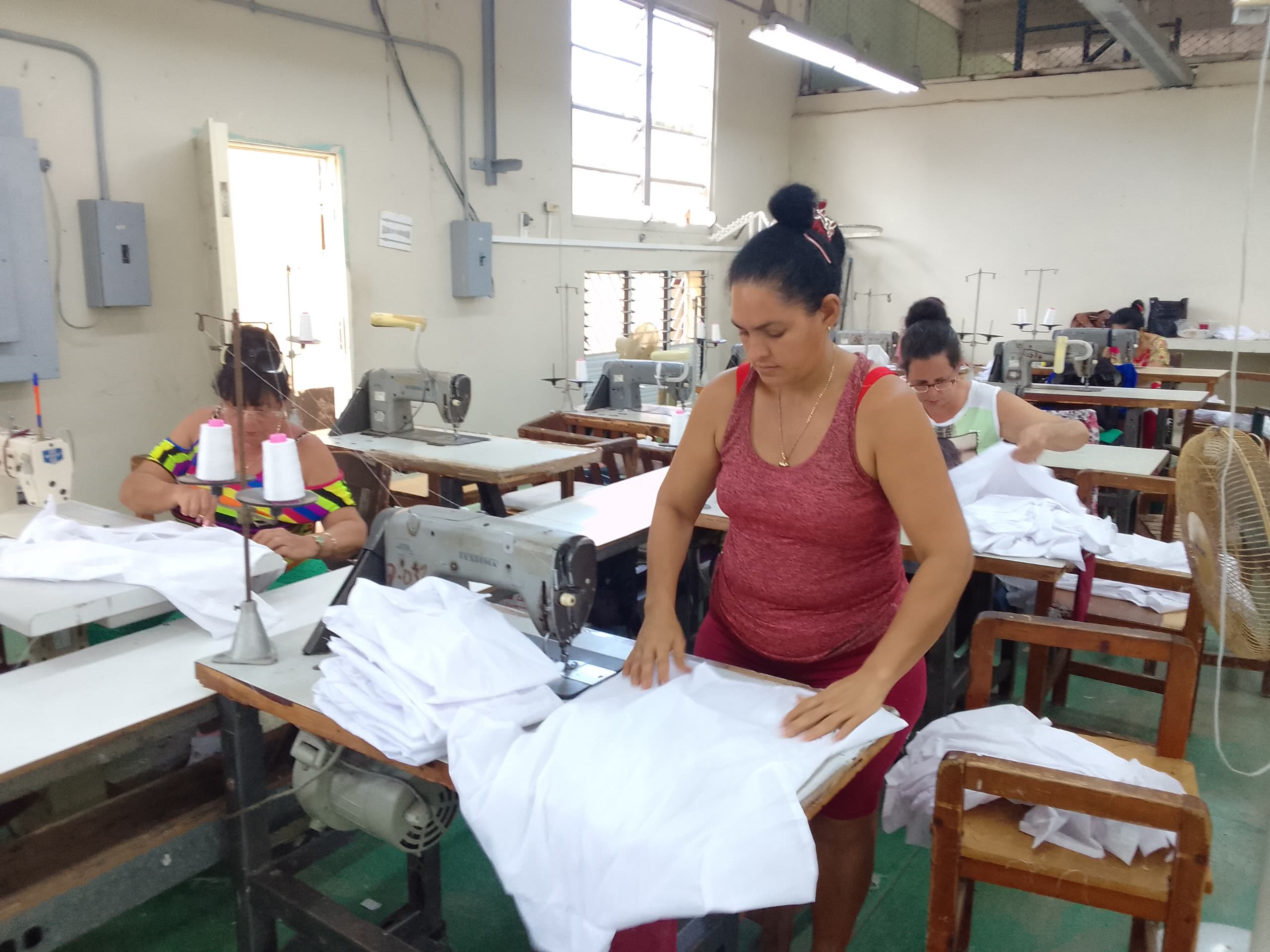 En este momento estás viendo Garantiza Confecciones Trébol Ciego de Ávila producción de uniformes escolares