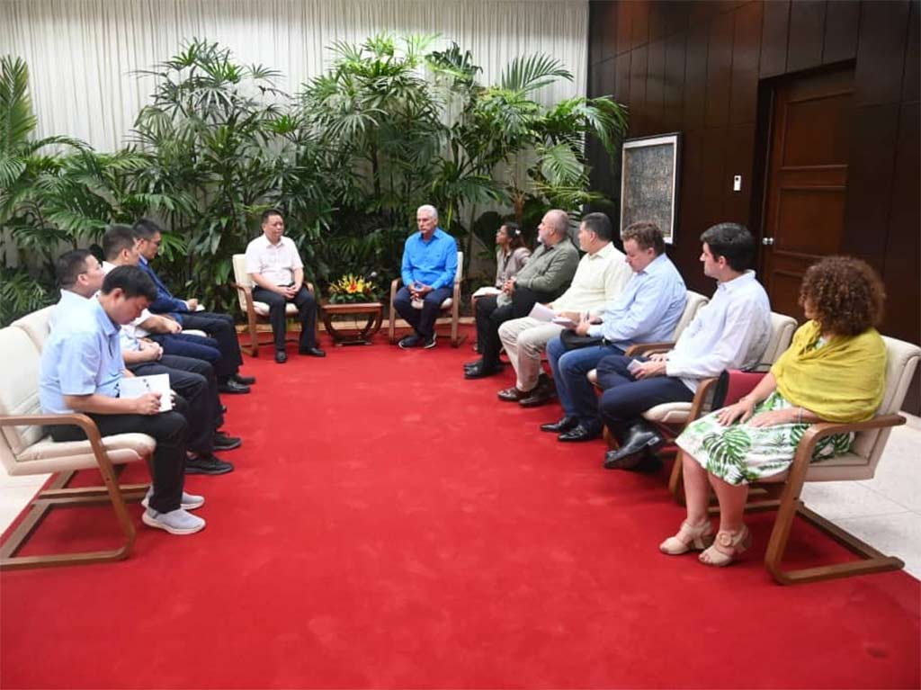 En este momento estás viendo Díaz-Canel dialoga con empresarios chinos de la industria azucarera