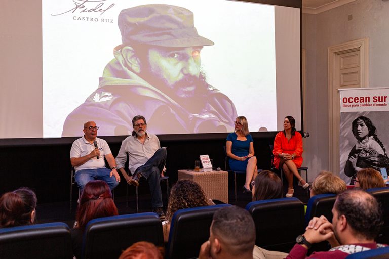 En este momento estás viendo Dedican a Fidel presentación de libro sobre el socialismo cubano