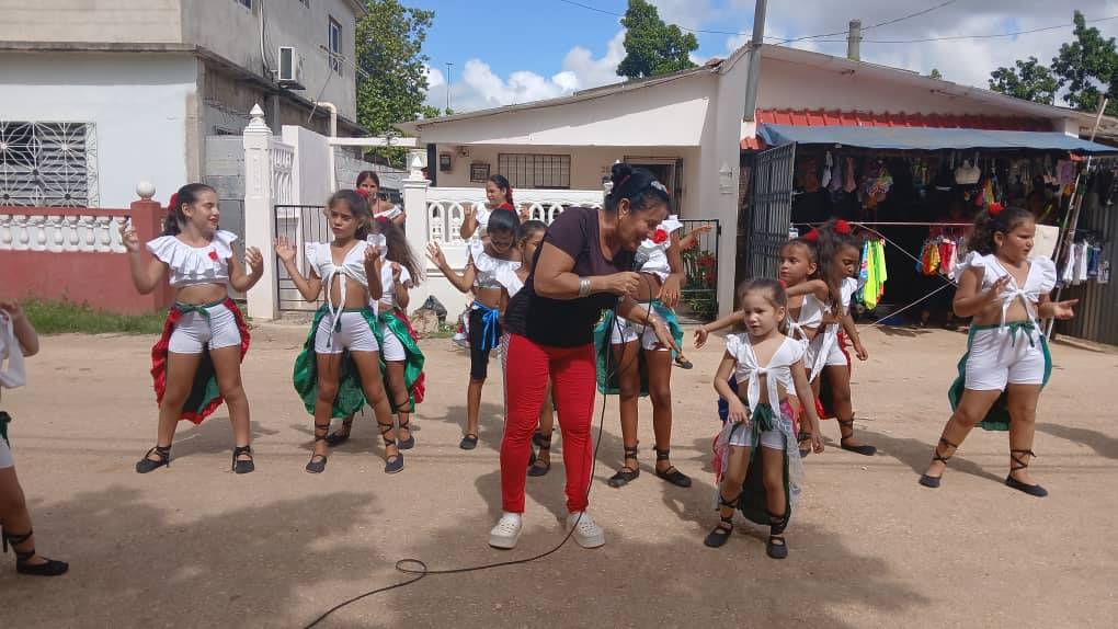 En este momento estás viendo «Verano Siempre Joven» lleva alegría y arte a las comunidades avileñas