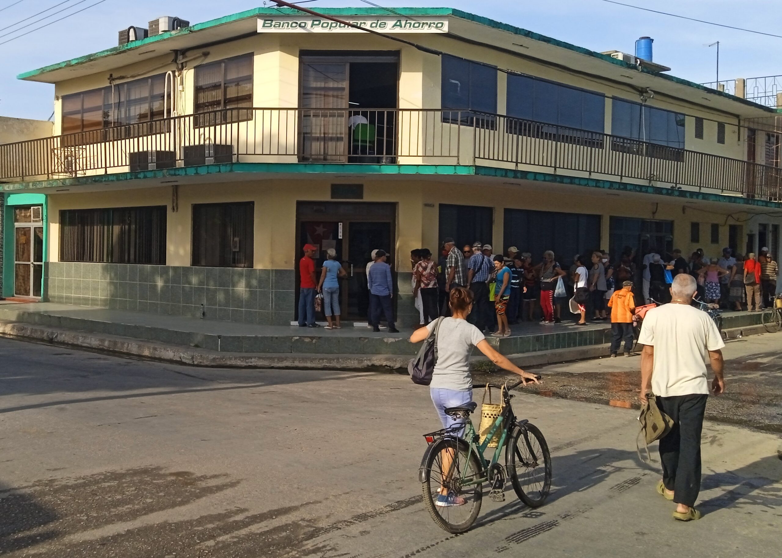 En este momento estás viendo Avanza con éxito en Morón el pago a jubilados y pensionados
