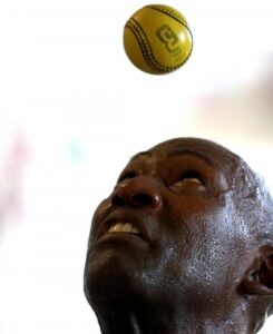 Lee más sobre el artículo Erick Hernández impone récord mundial con pelota de Baseball Five