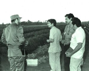 Lee más sobre el artículo Fidel: con las botas y el corazón en la tierra