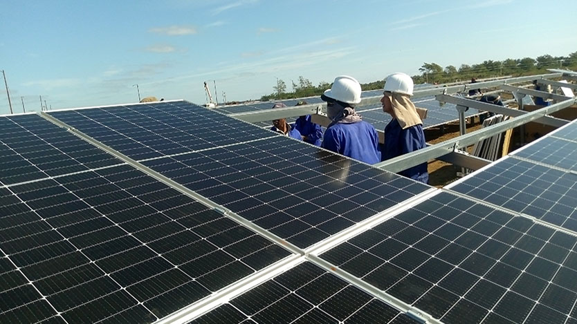 En este momento estás viendo Photovoltaic generation mitigates demand curve during midday hours