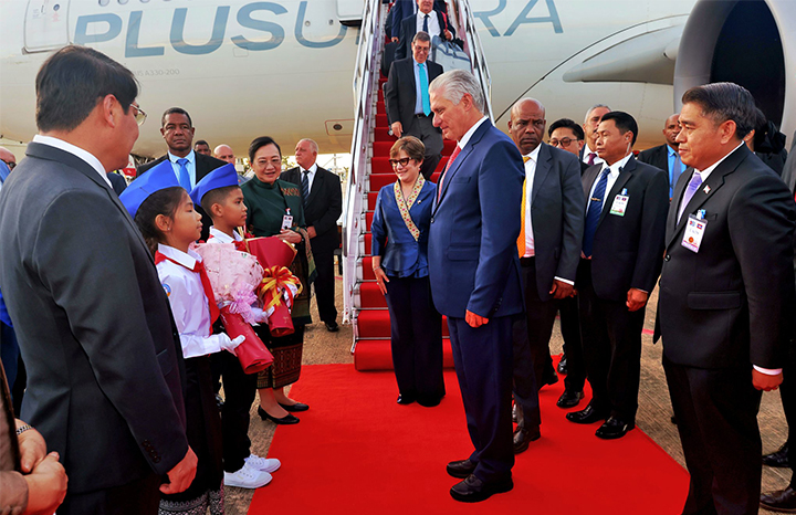 En este momento estás viendo Llegó Presidente cubano a Laos
