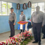 Raúl y Díaz-Canel envían ofrendas florales a sepelio de policía