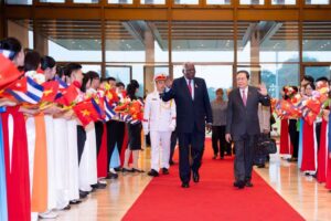 Lee más sobre el artículo Solemne bienvenida en Vietnam al Presidente del Parlamento de Cuba (+Fotos)