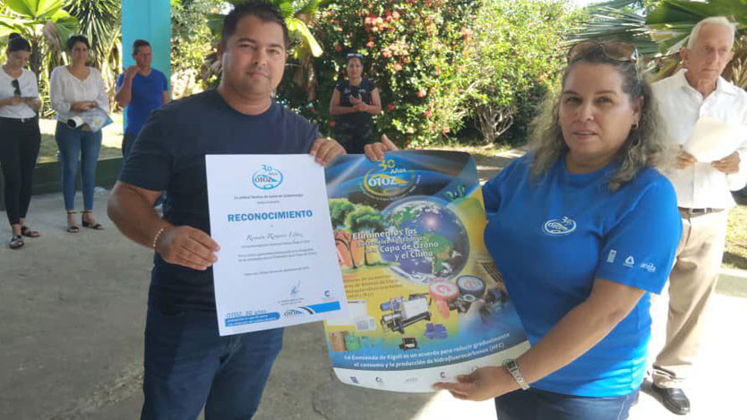 Lee más sobre el artículo Reconoce Unidad Técnica de Ozono labor de periodista avileño