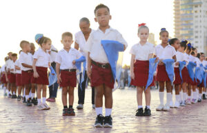 Lee más sobre el artículo First-Grade Students Join the José Martí Pioneer Organisation Today