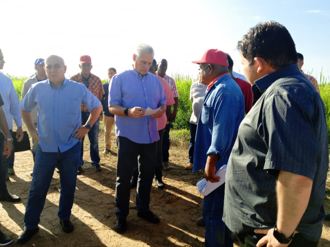 En este momento estás viendo Intercambia Díaz-Canel con productores del municipio de Chambas