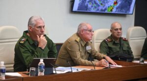 Lee más sobre el artículo Díaz-Canel sostiene que lo más importante es proteger las vidas humanas ante el paso de Melissa